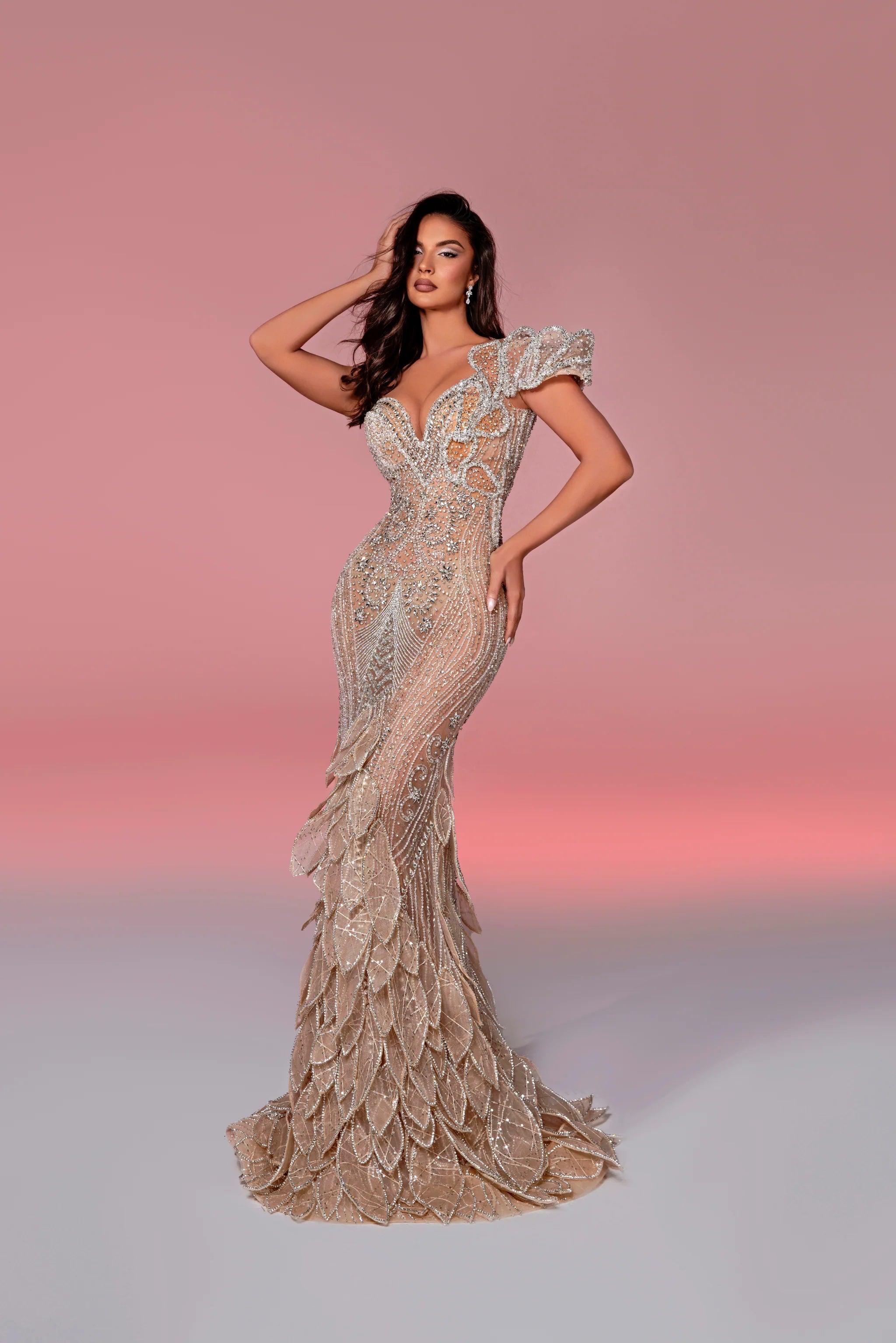【ALAIA直営店】ROBE LONGUE EN MAILLE A SEQUINS Chiara Boni La Petite Robe Akeem Sugar Shimmer Gown | Saks